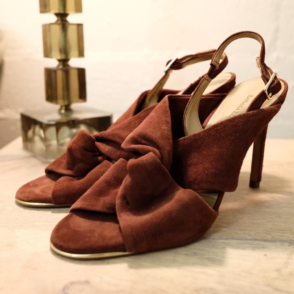 NWOT Banana Republic Women's Chocolate Brown Suede Heels (6)